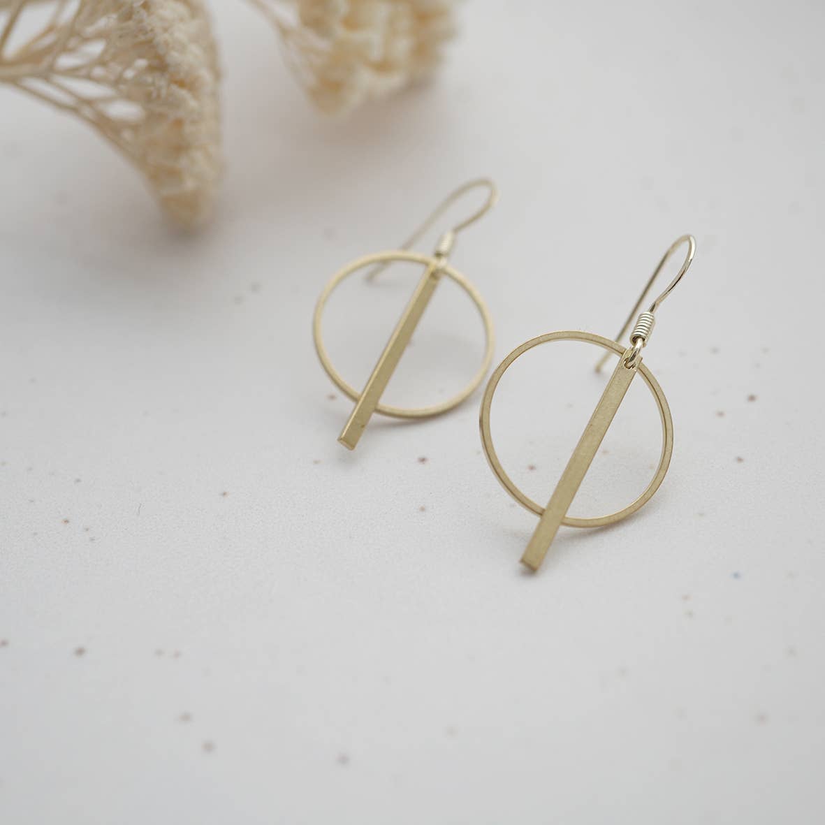 Geometrische Ohrhänger – Minimalistischer Schmuck für deinen Stil - Blossom Hair & Fashion