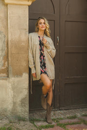 Langer Damen Cardigan in neutralem Beige – Zeitlos & vielseitig - Blossom Hair & Fashion