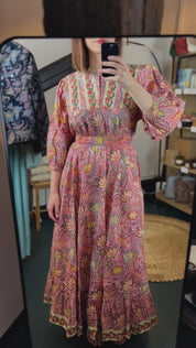 Leichtes Langarm-Kleid mit Vintage-Print – Boho-Stil in Fuchsia